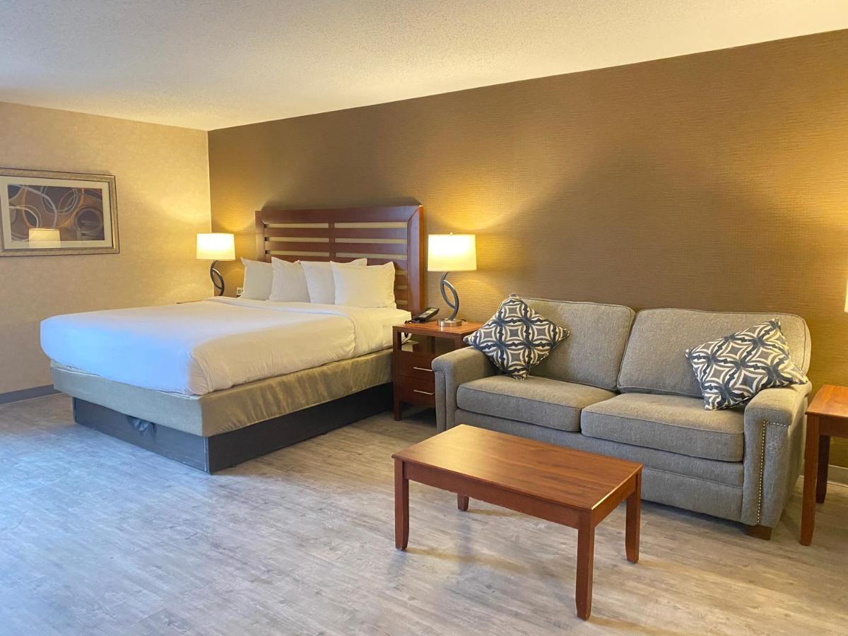 Wyndham Garden Airport 3*