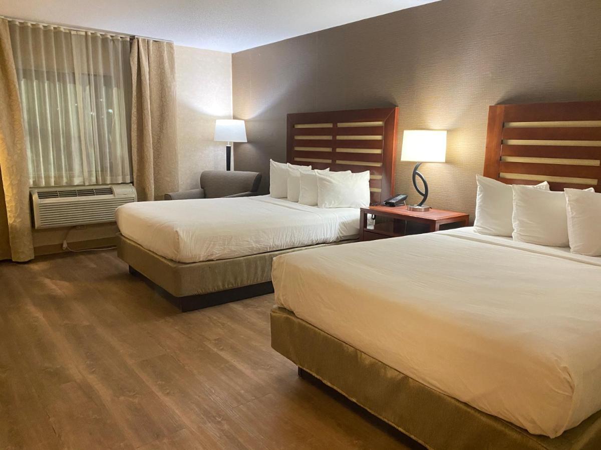 Wyndham Garden Airport 3*