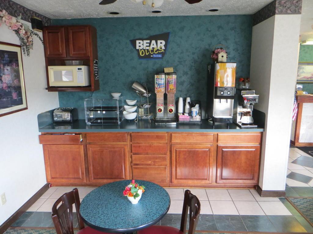 Quality Near Downtown Inn 2*