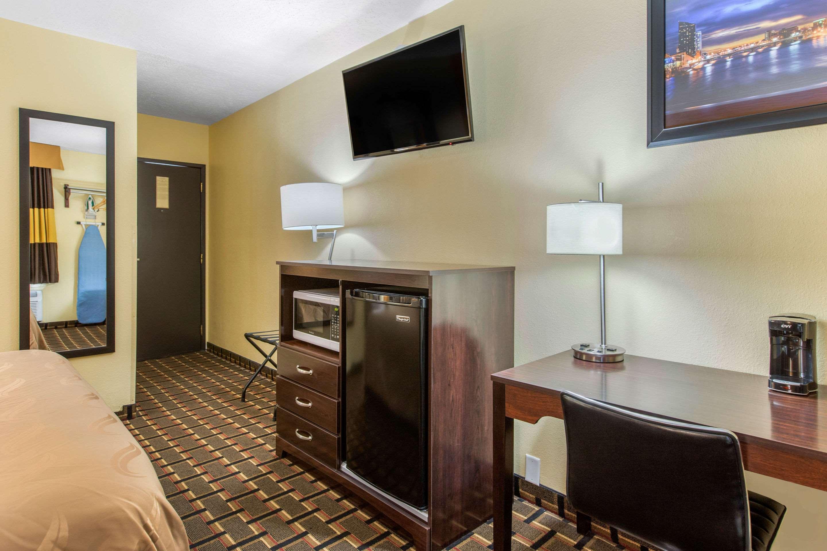 Inn Quality Near Downtown 2*