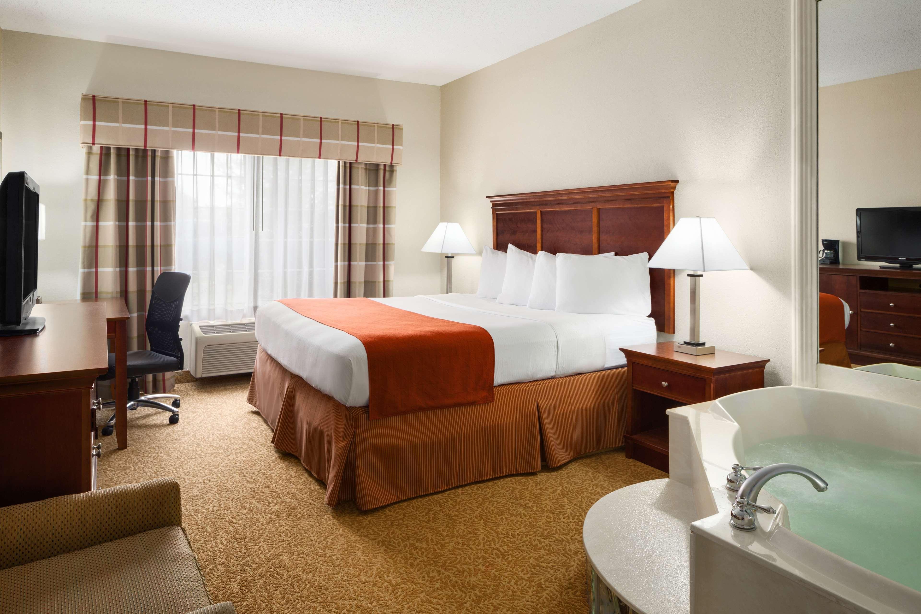 Country & By Radisson, Airport, Mi Grand Rapids
