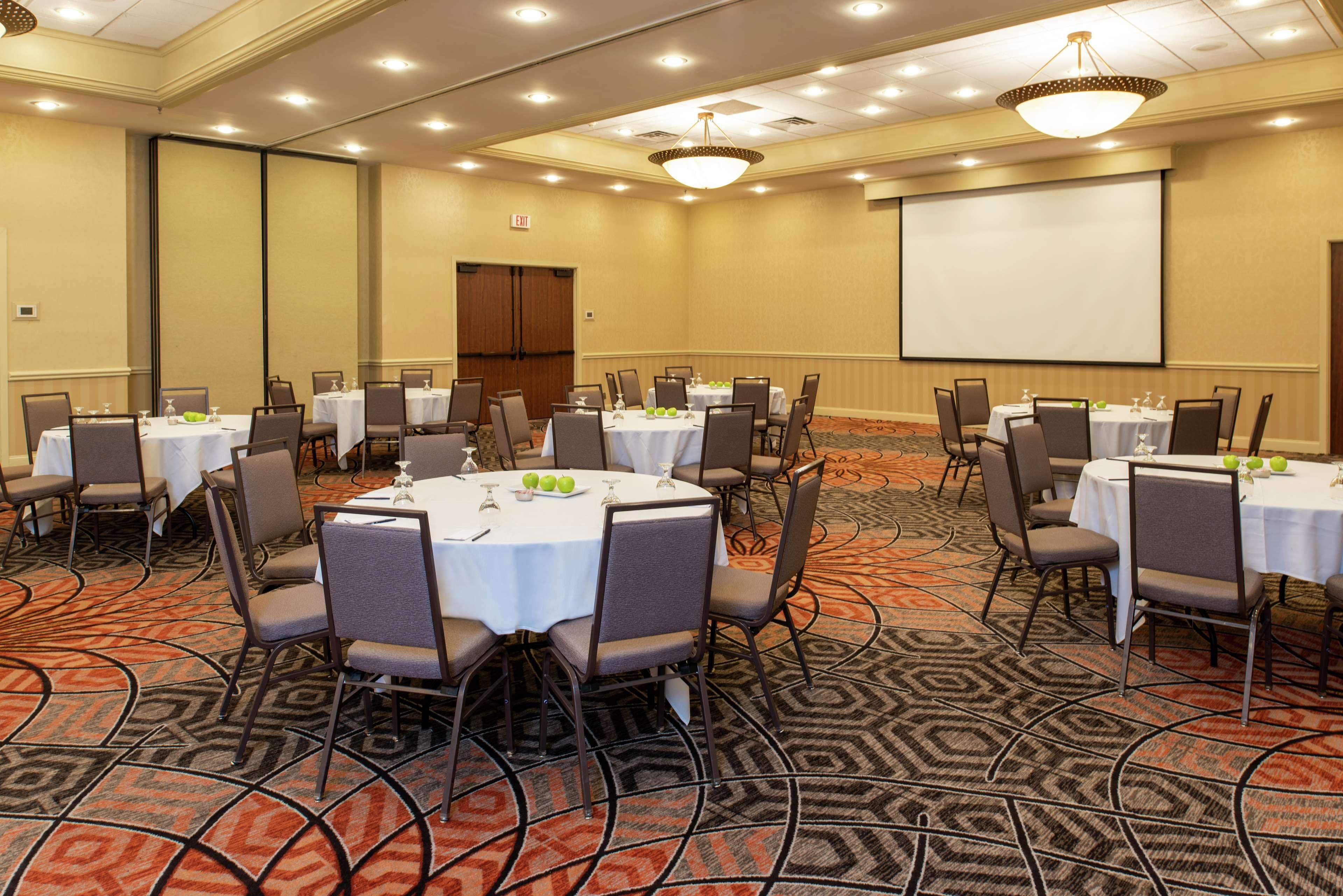 Doubletree By Hilton Airport Hotel Grand Rapids
