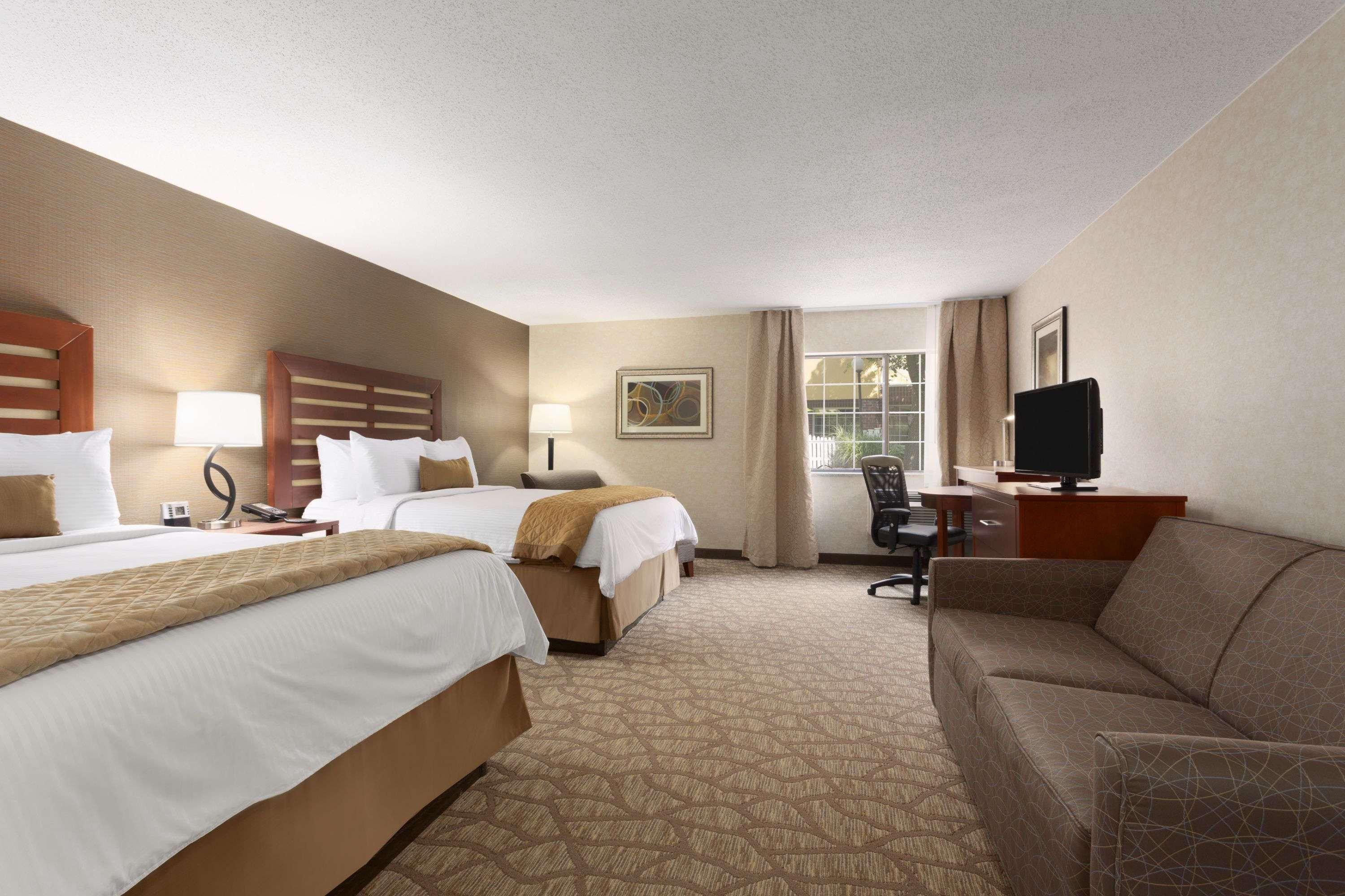 Wyndham Garden Airport 3*