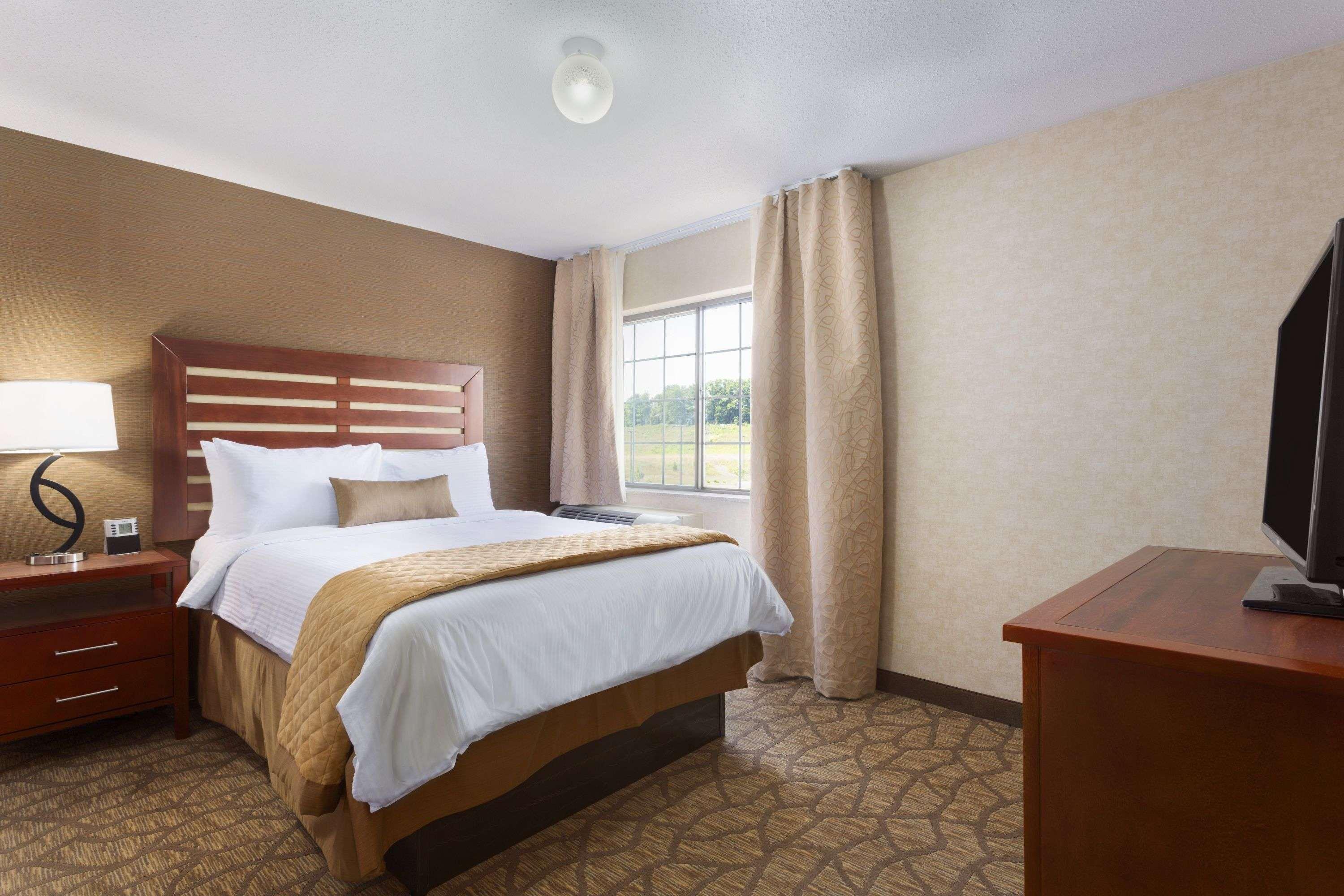 Wyndham Garden Airport Hotel