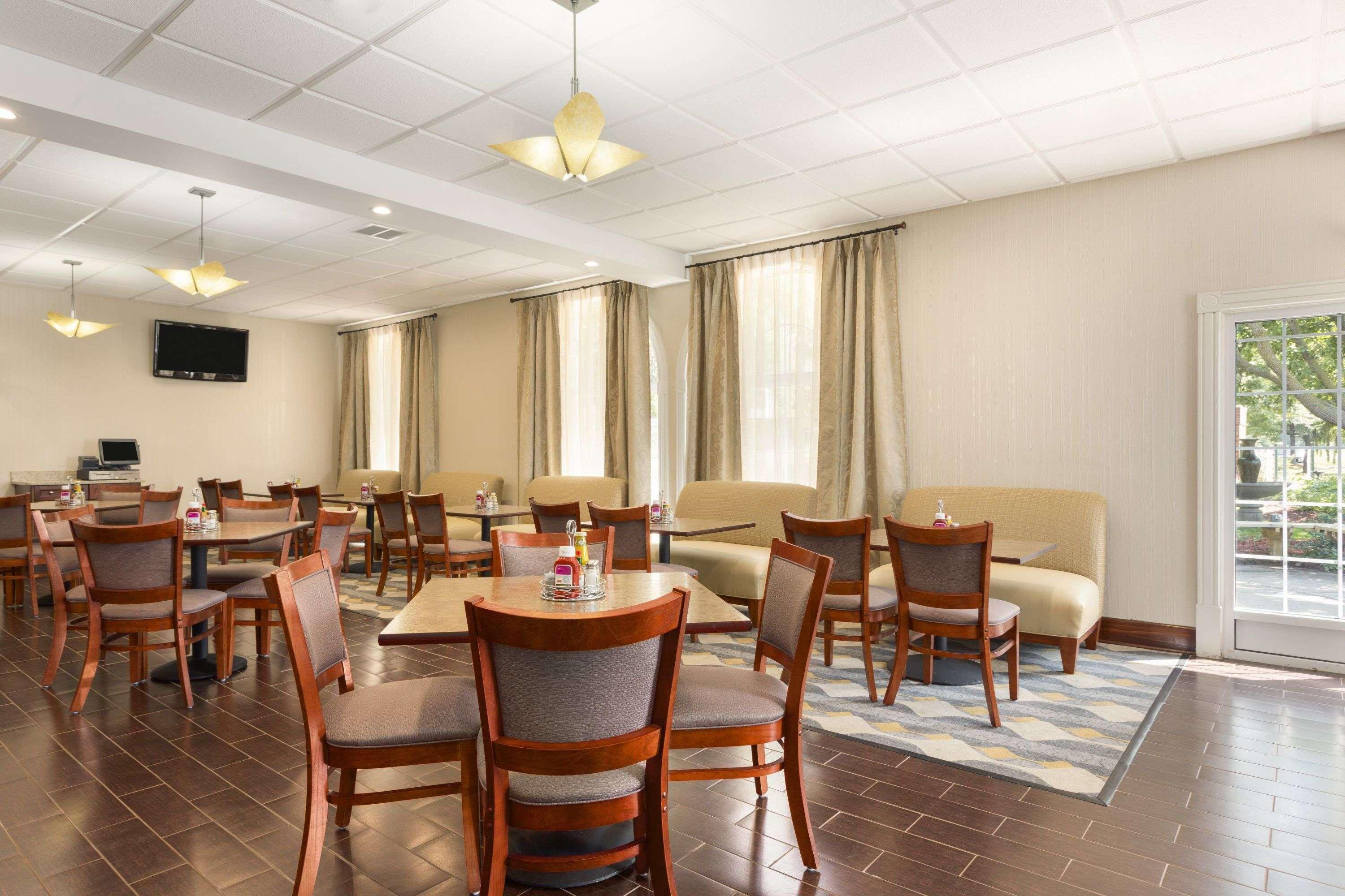 Wyndham Garden Airport Hotel 3*
