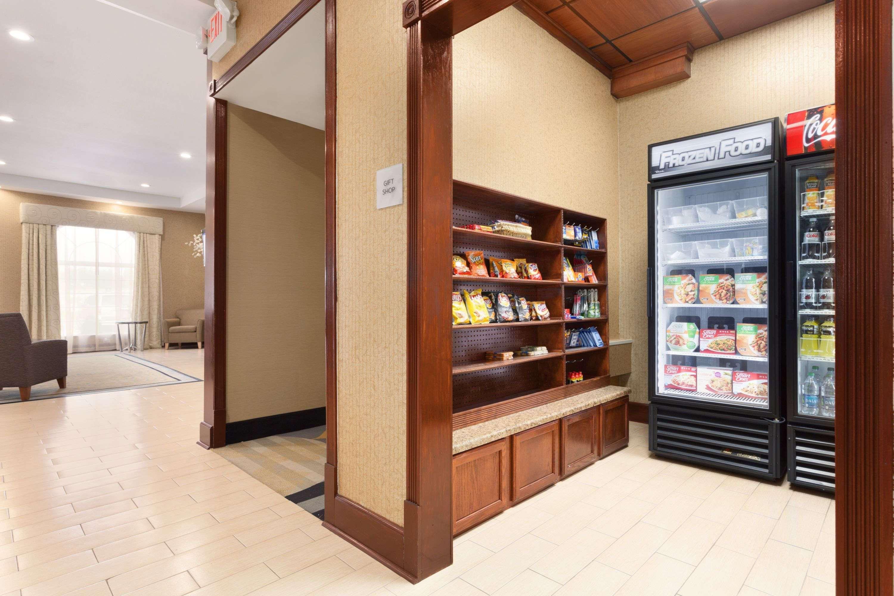 Wyndham Garden Airport 3*