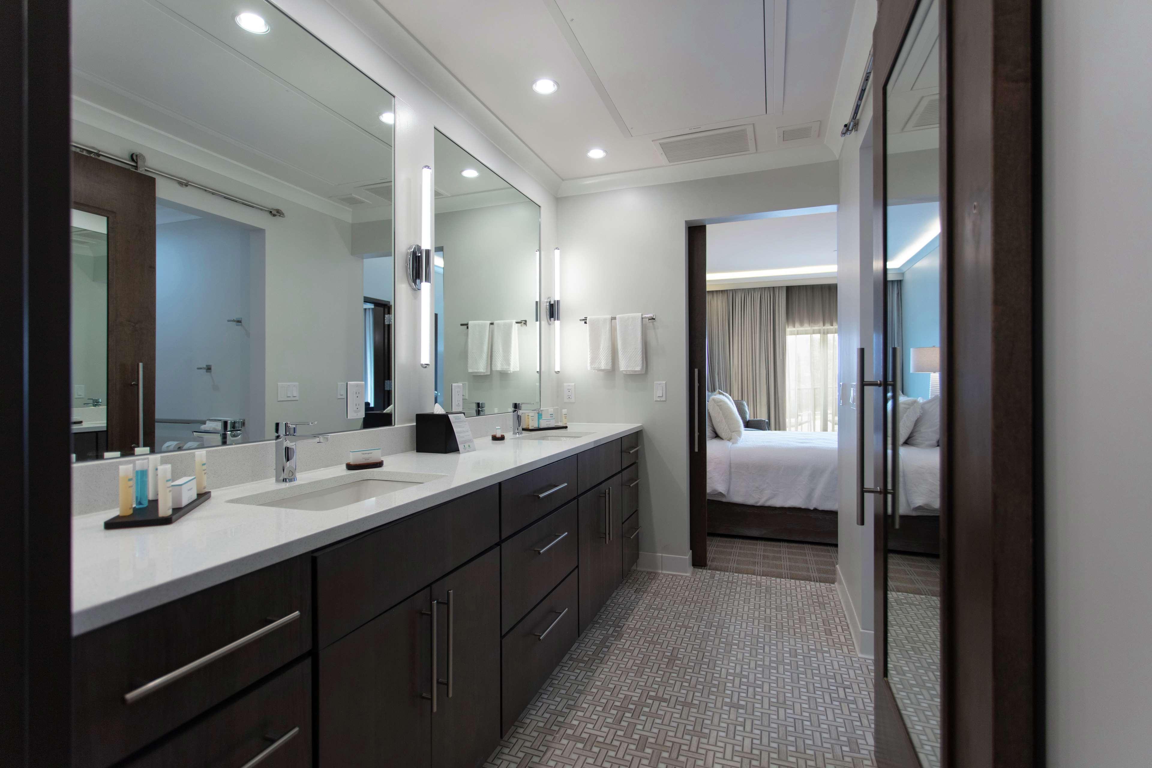 Hotel Embassy By Hilton Downtown Grand Rapids