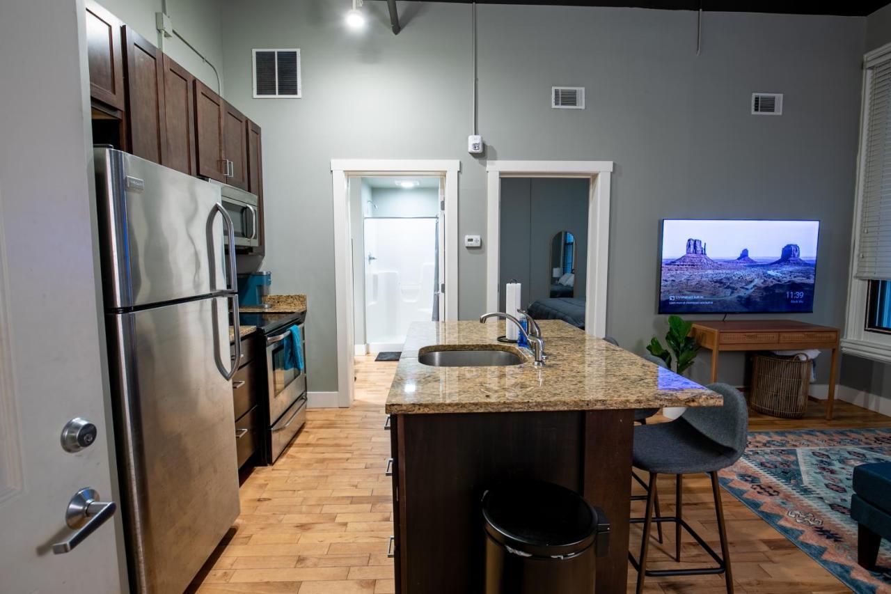 Charming 1-Bedroom Condo In Grand Rapids Aparthotel *