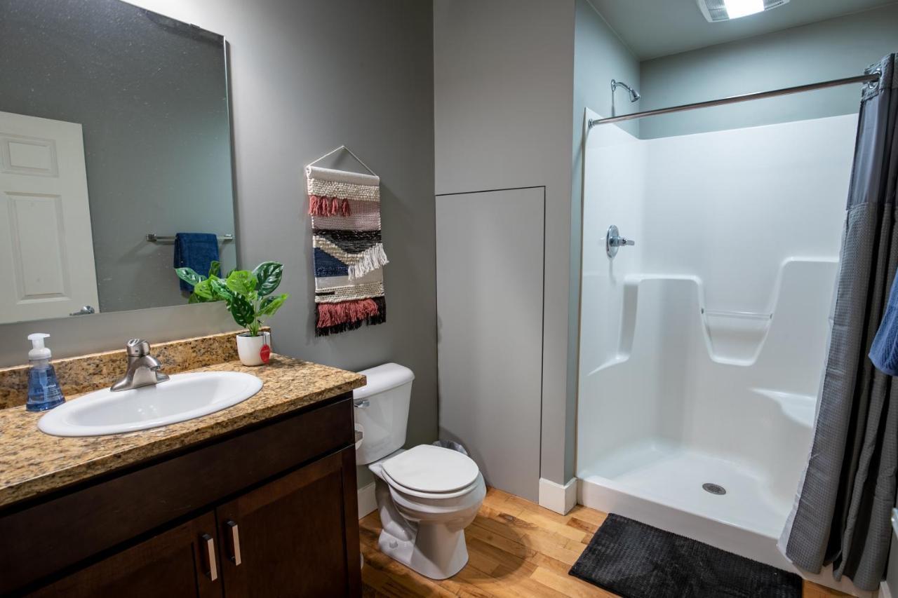 Charming 1-Bedroom Condo In Grand Rapids Aparthotel *