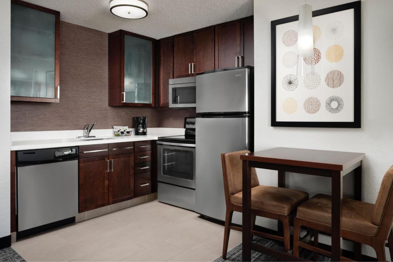 Hotel By Marriott Airport Grand Rapids