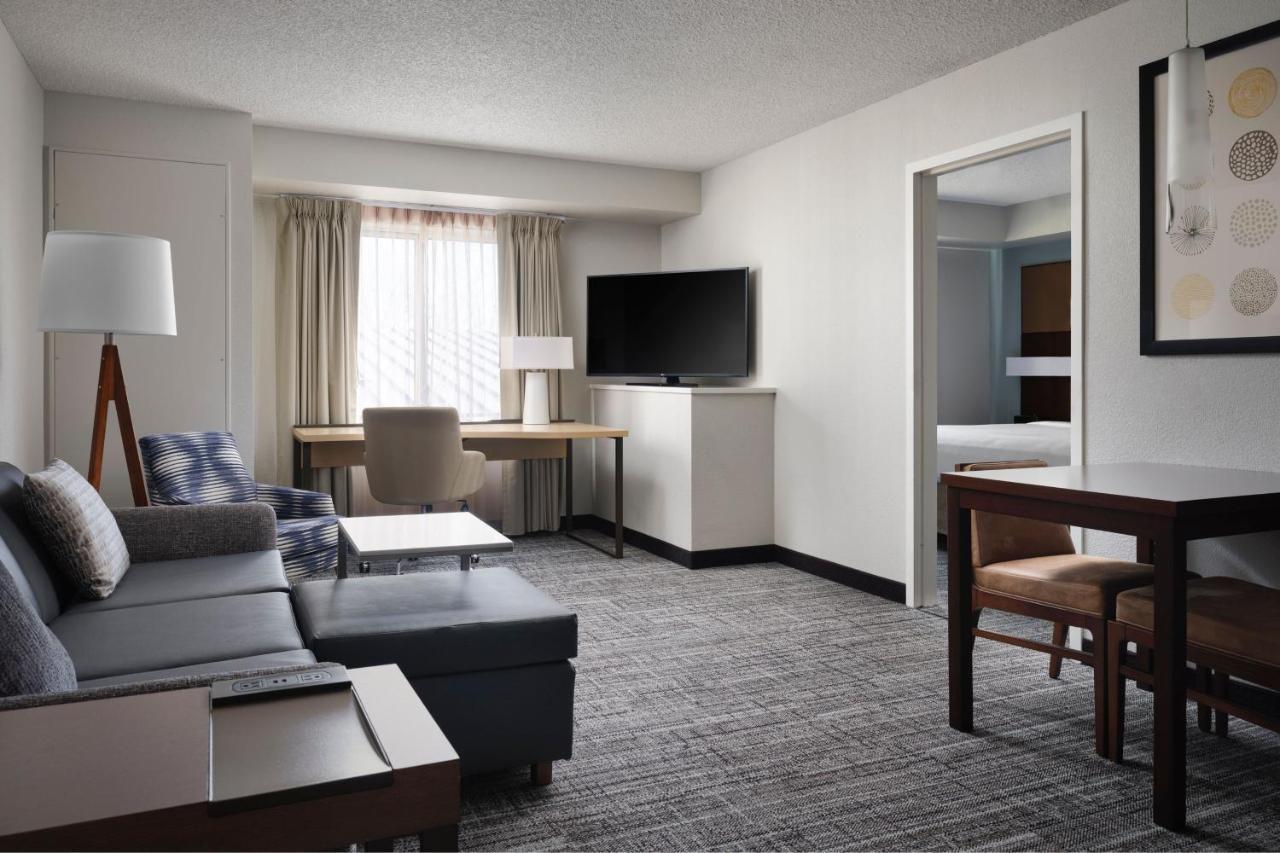 Hotel By Marriott Airport