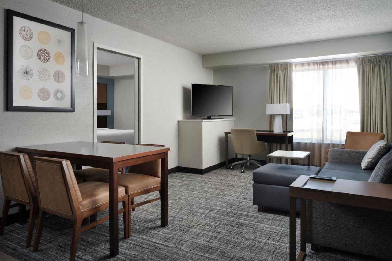 By Marriott Airport Hotel