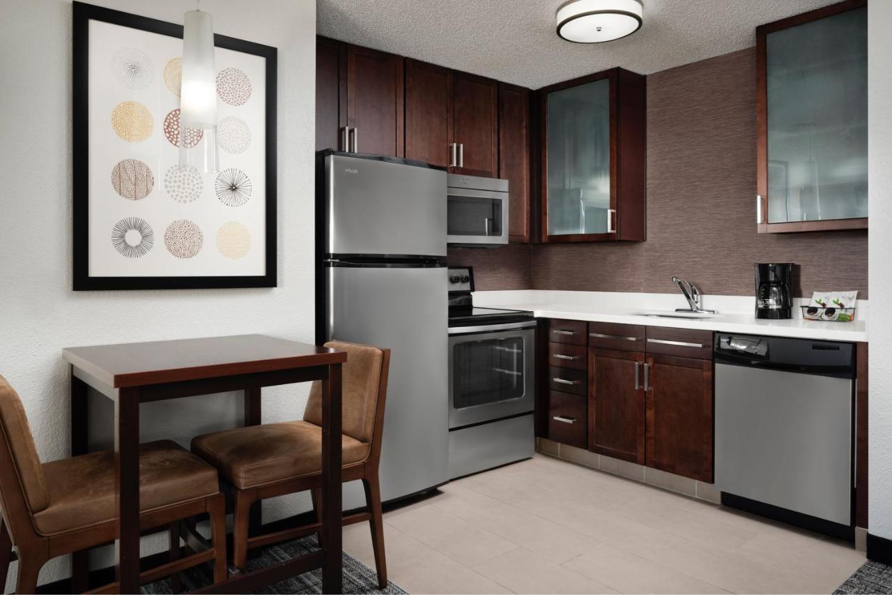 By Marriott Airport Hotel Grand Rapids