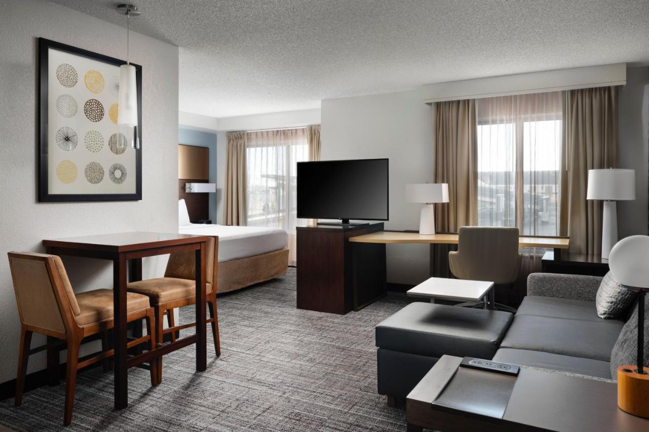 Hotel By Marriott Airport 3*