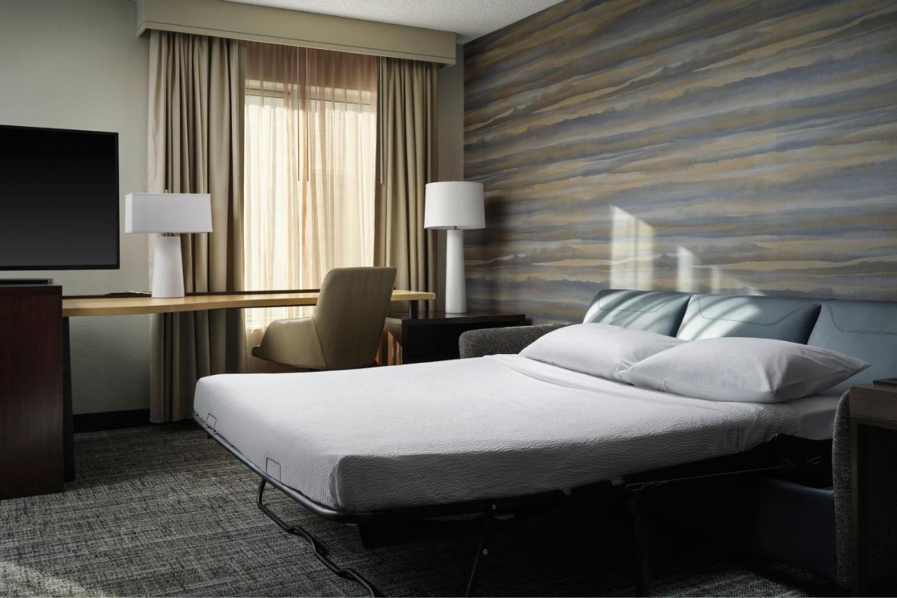 By Marriott Airport Hotel