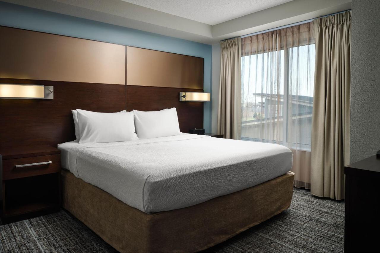 By Marriott Airport