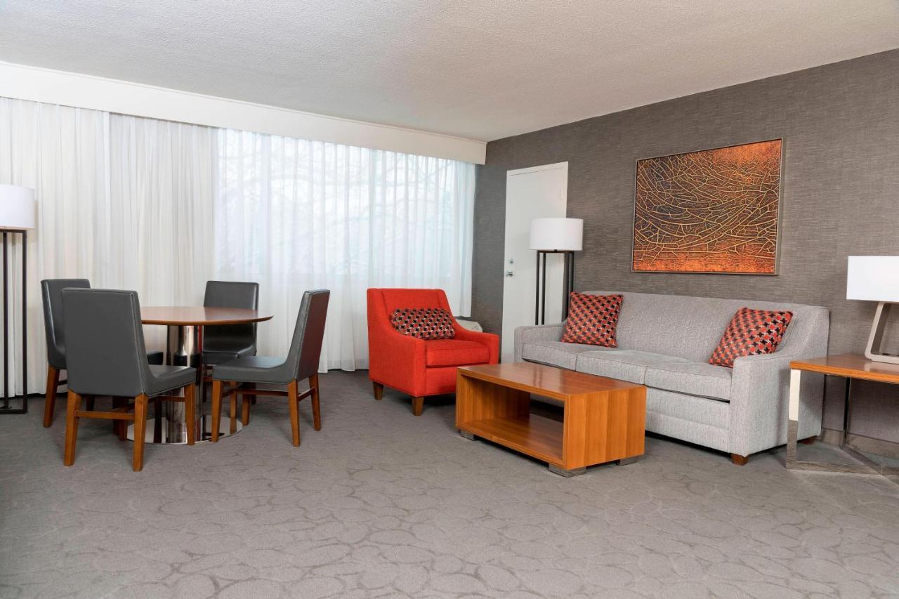 Sonesta Airport Hotel