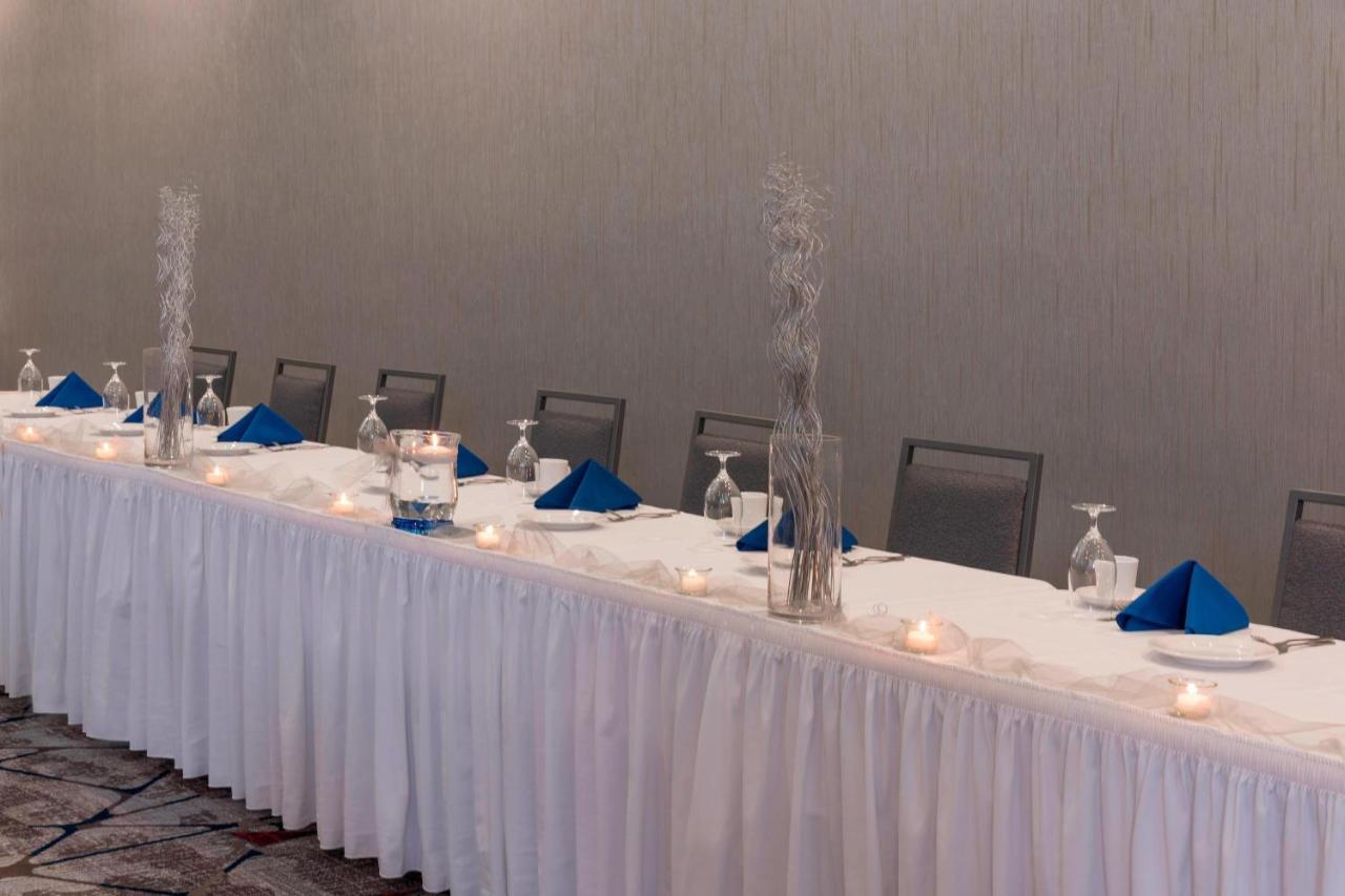 Hotel Sonesta Airport Grand Rapids