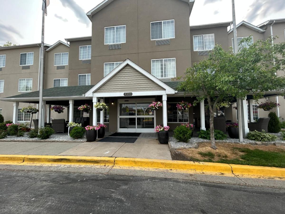 Hotel Country & By Radisson, Airport, Mi 2*