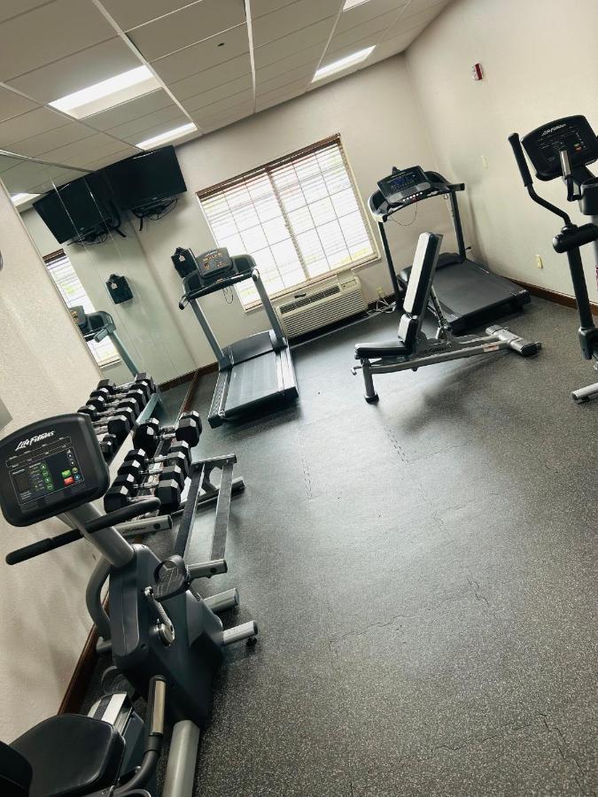 Country & By Radisson, Airport, Mi Hotel Grand Rapids