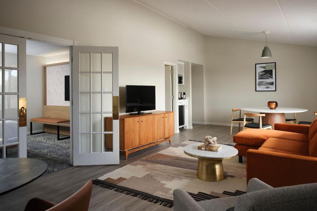Sheraton Airport 4*