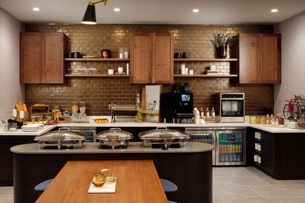 Sheraton Airport 4*
