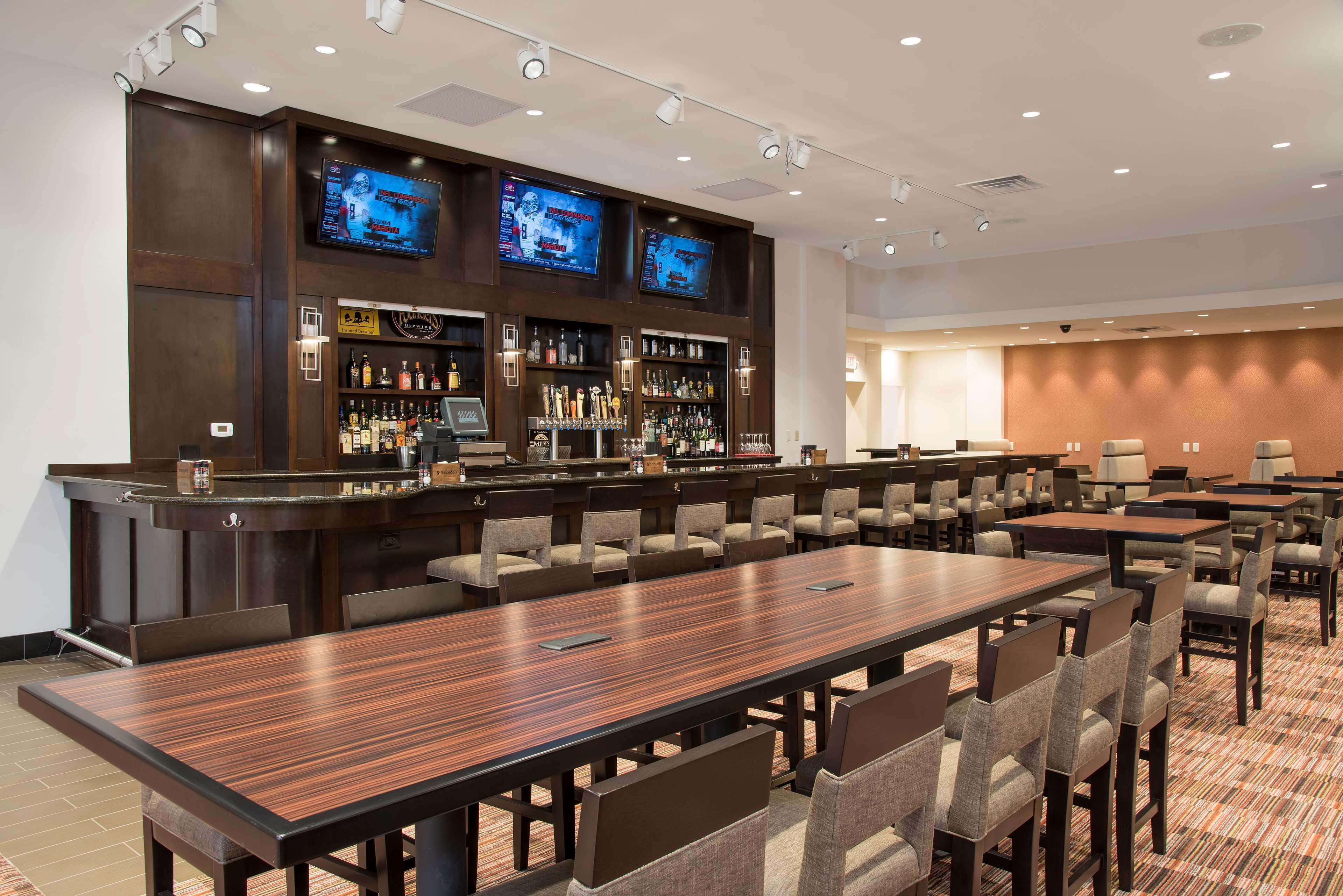 Doubletree By Hilton Airport