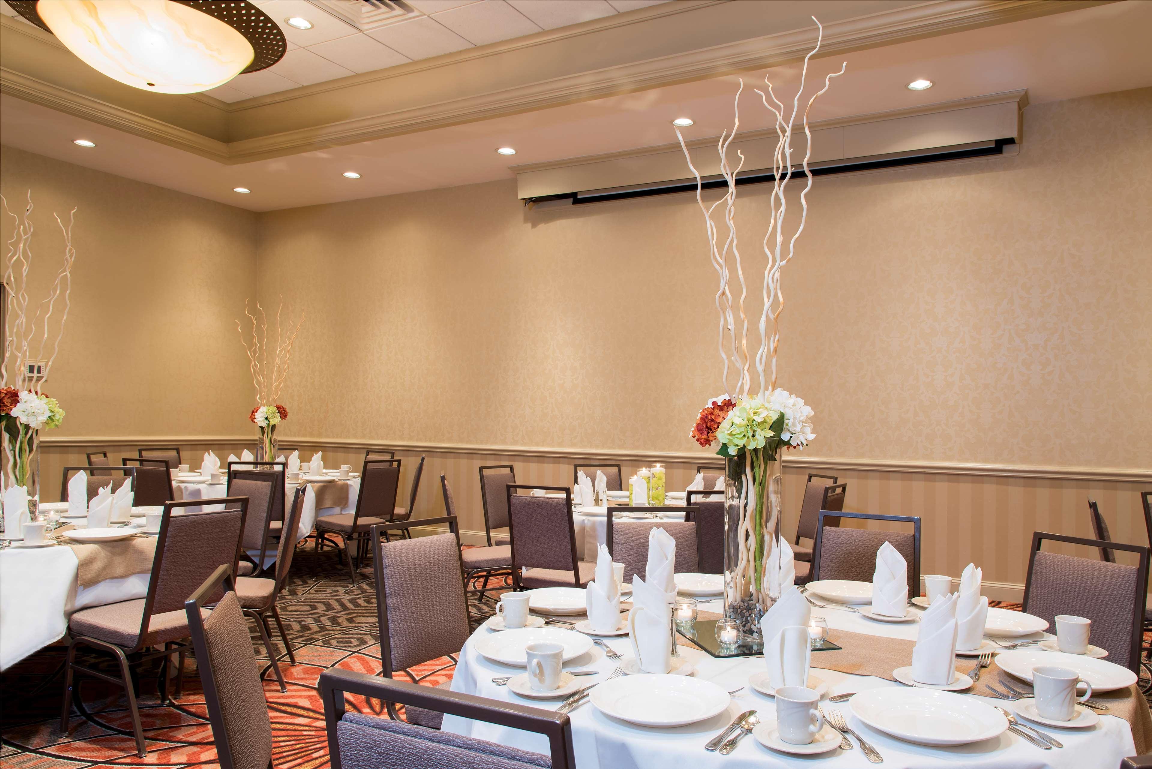 Doubletree By Hilton Airport