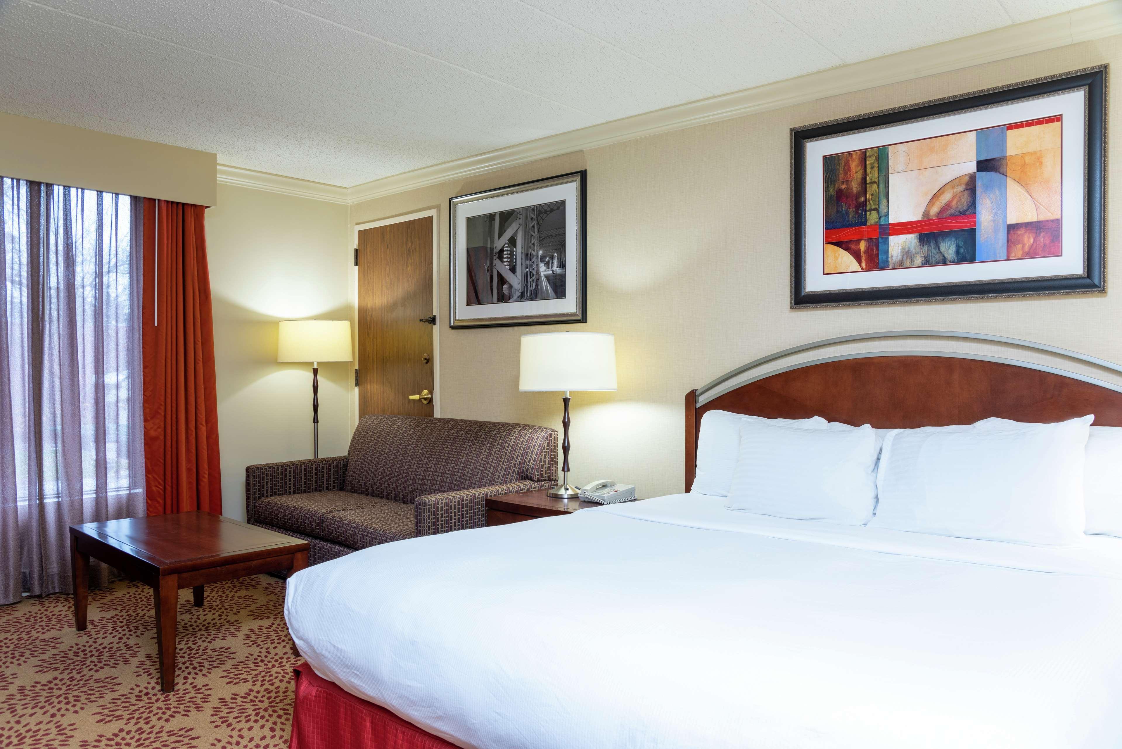 Doubletree By Hilton Airport 4*