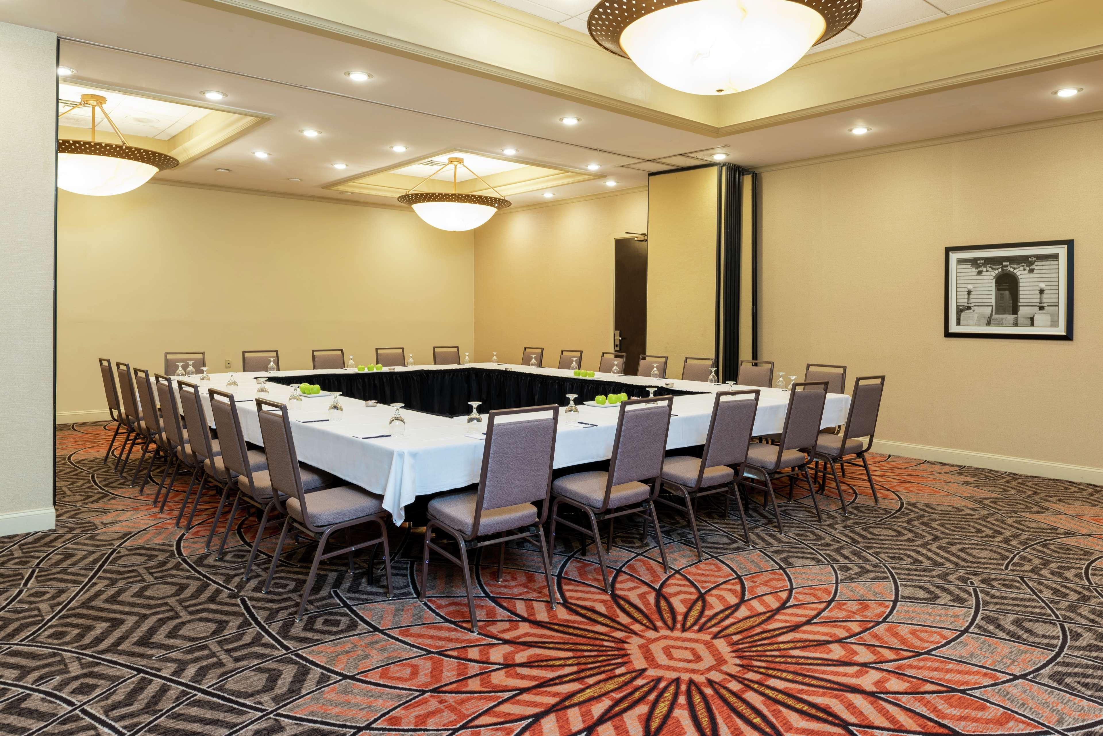 Doubletree By Hilton Airport Hotel 4*