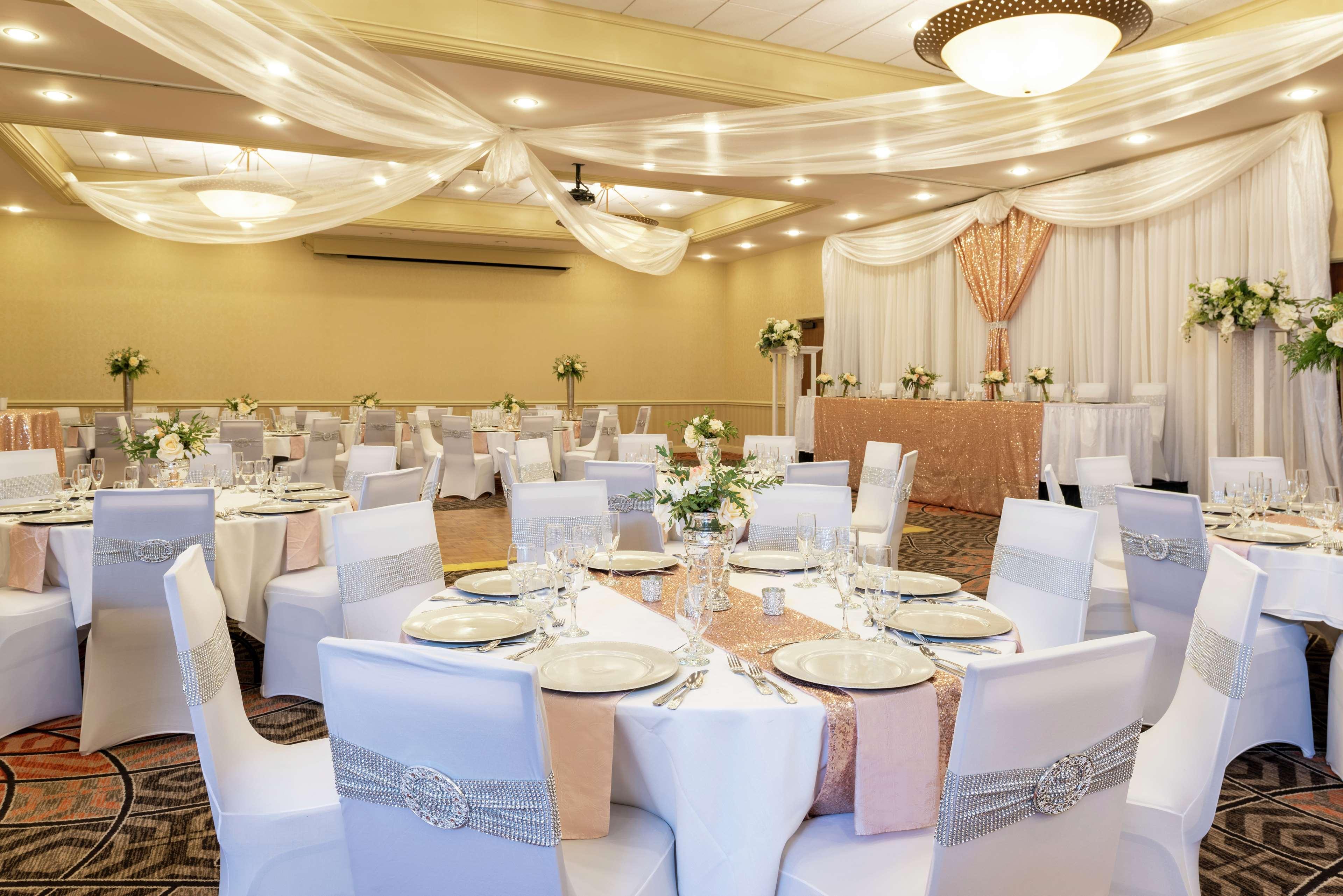 Doubletree By Hilton Airport Hotel Grand Rapids