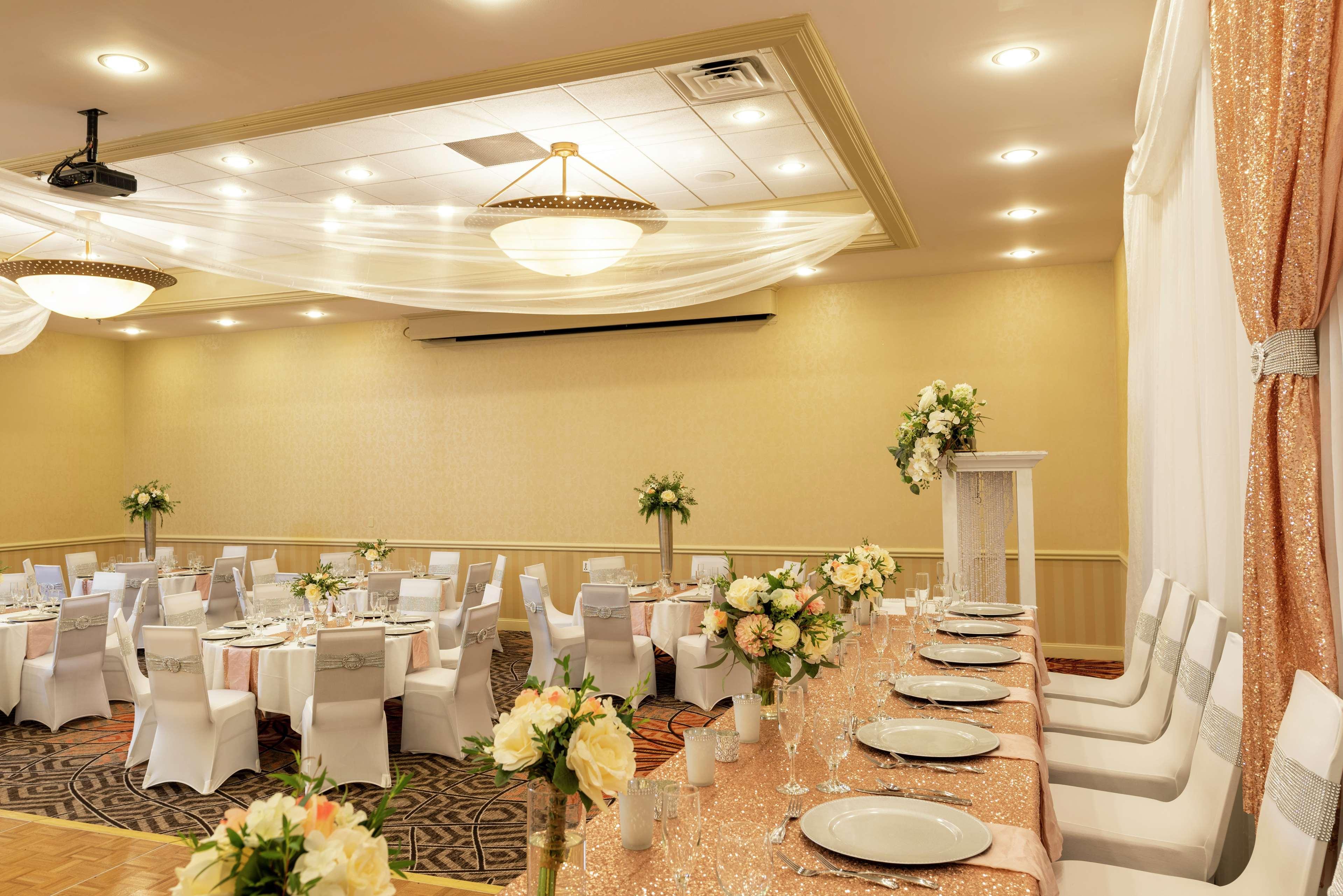 Doubletree By Hilton Airport Hotel