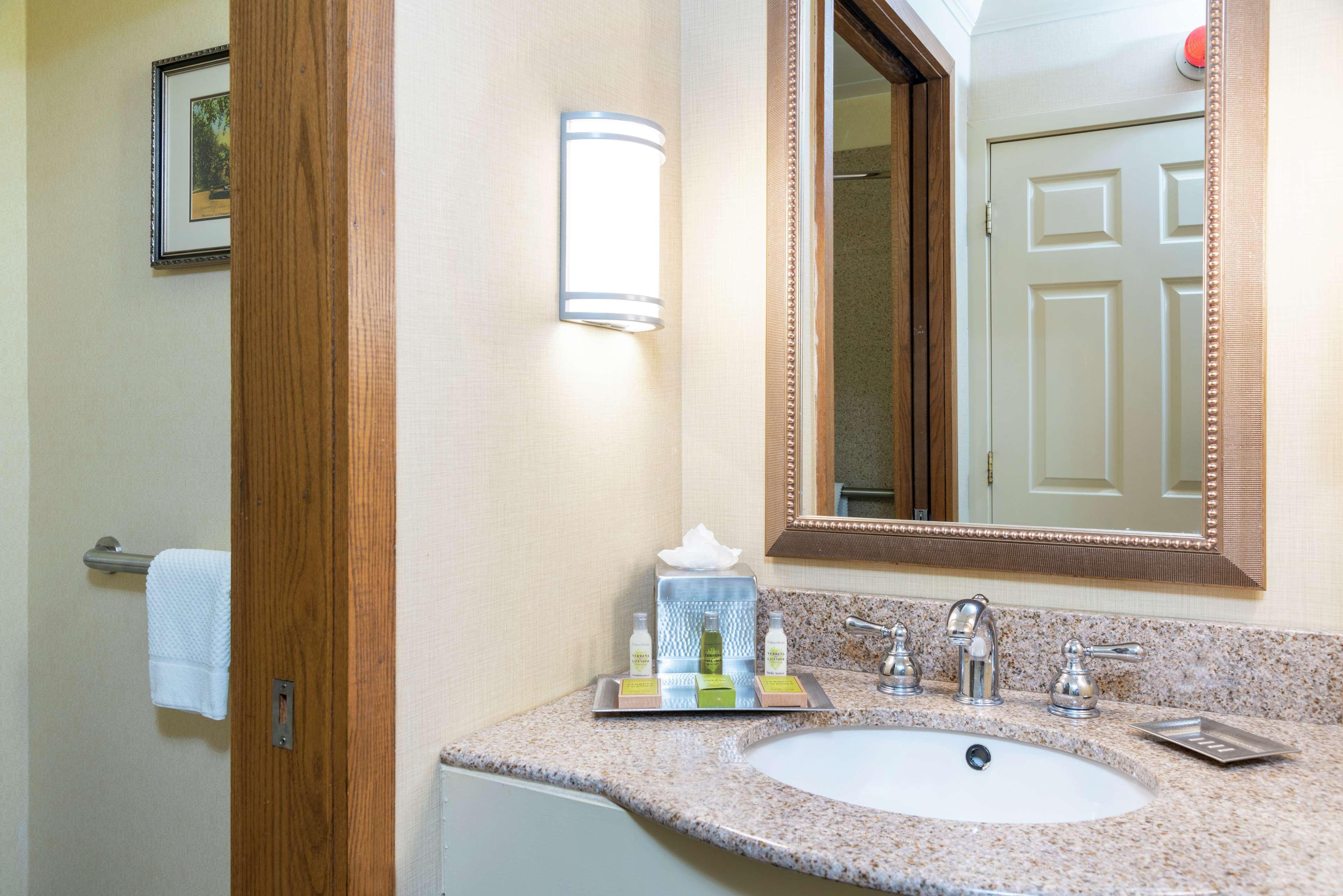 Doubletree By Hilton Airport Grand Rapids