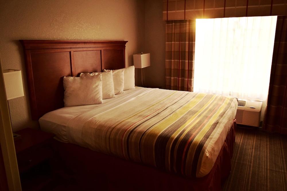 Country & By Radisson, Airport, Mi Grand Rapids