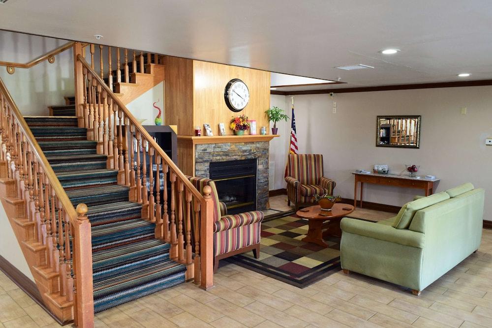 Hotel Country & By Radisson, Airport, Mi Grand Rapids