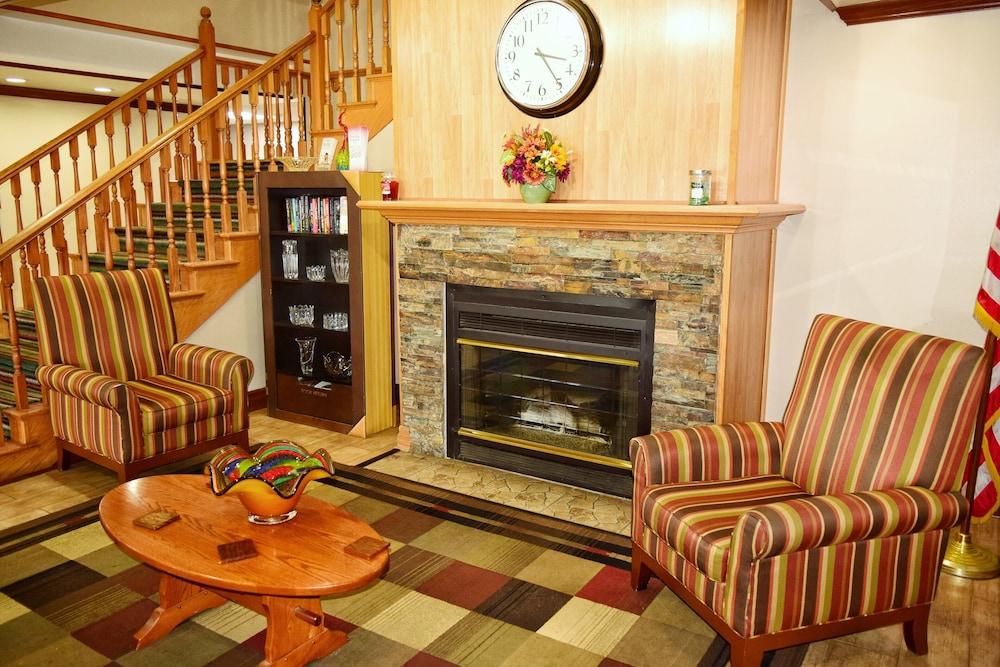 Hotel Country & By Radisson, Airport, Mi Grand Rapids