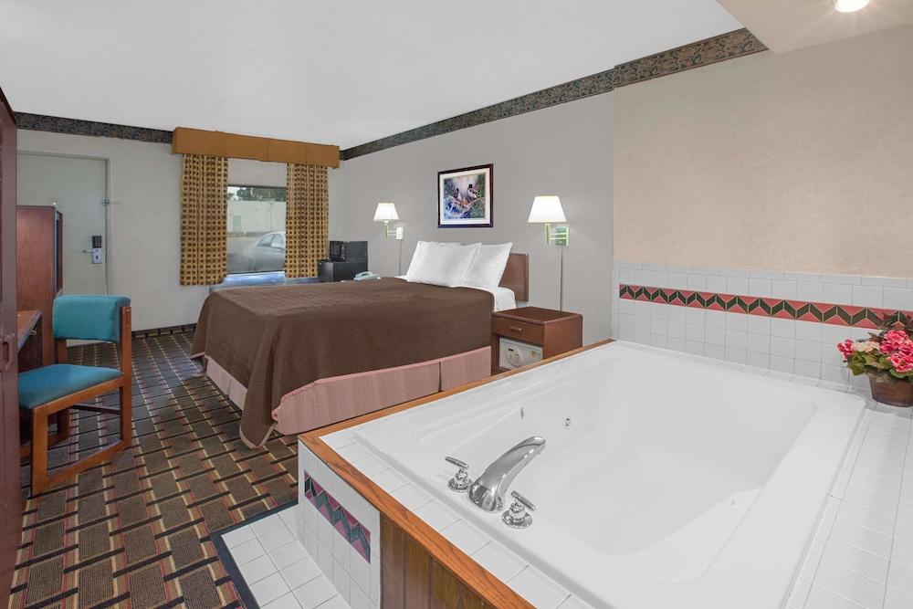 Quality Near Downtown Inn