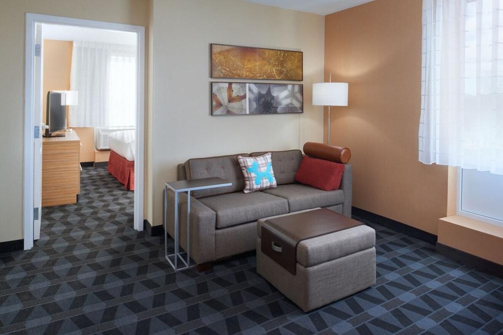 Towneplace By Marriott Airport Hotel 3*