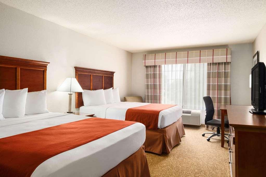 Hotel Country & By Radisson, Airport, Mi Grand Rapids