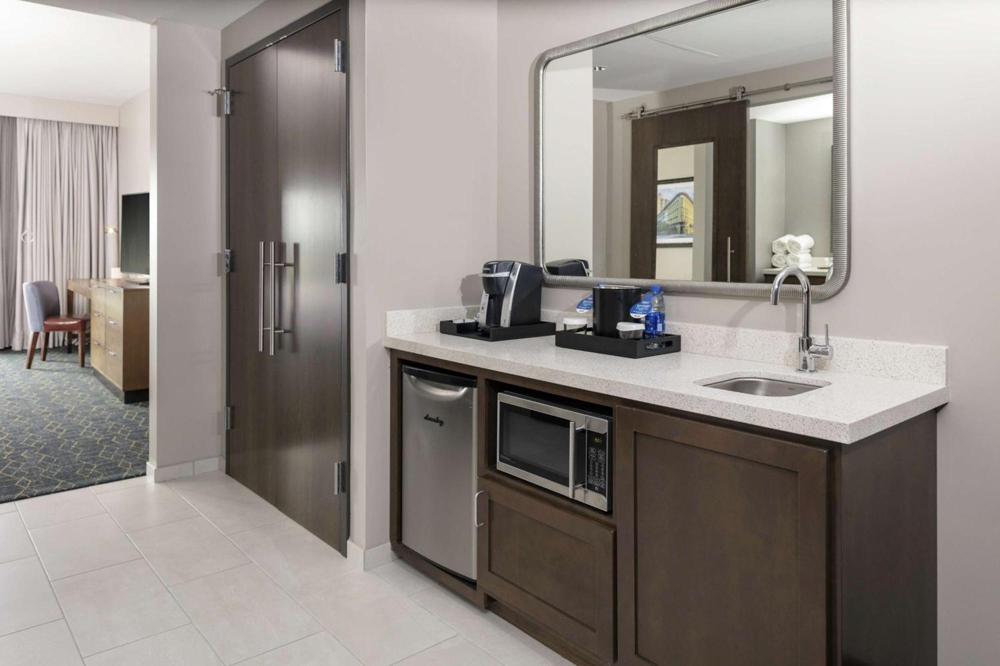 Embassy By Hilton Downtown Hotel 4*
