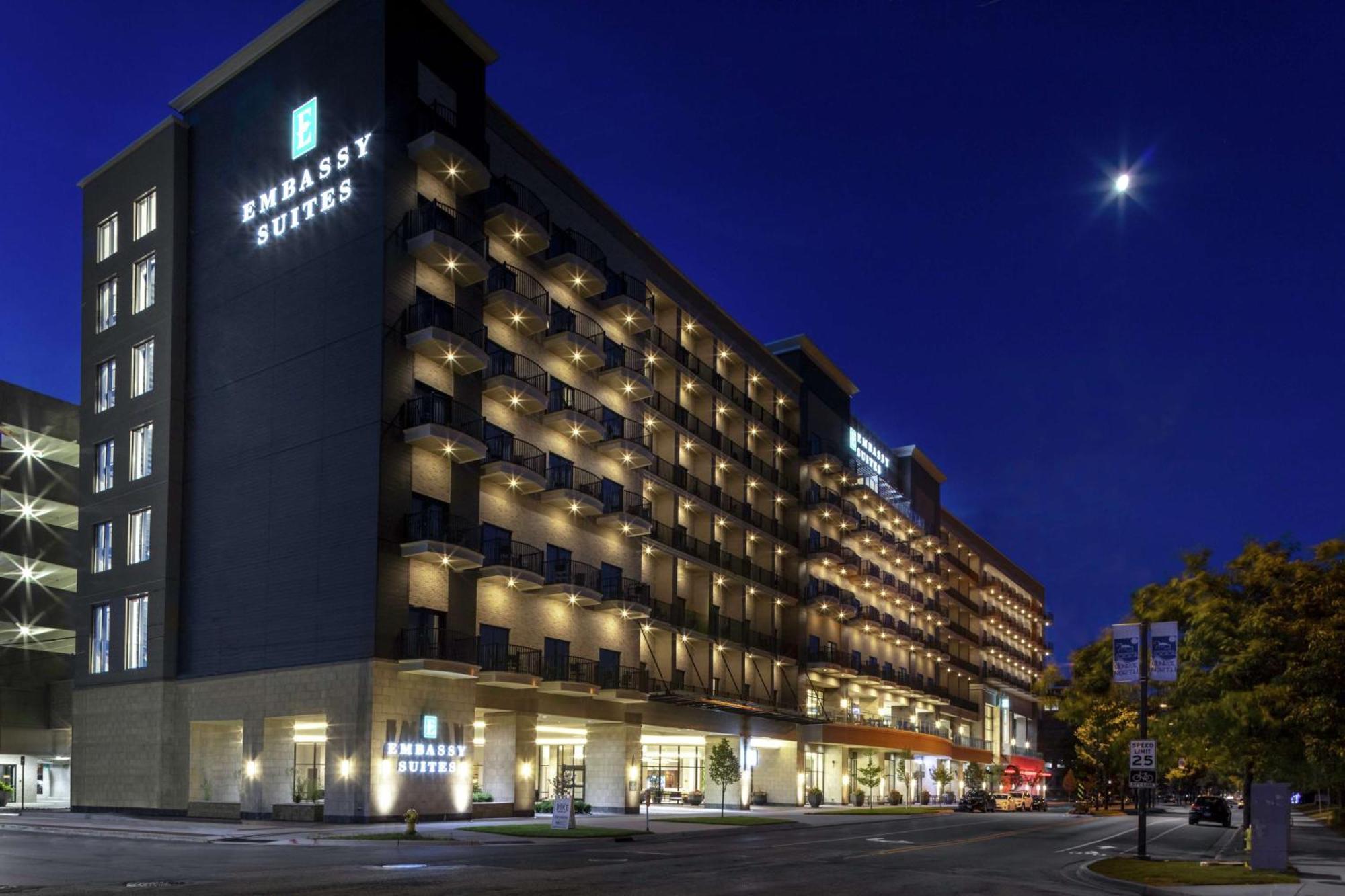 Embassy By Hilton Downtown 4*