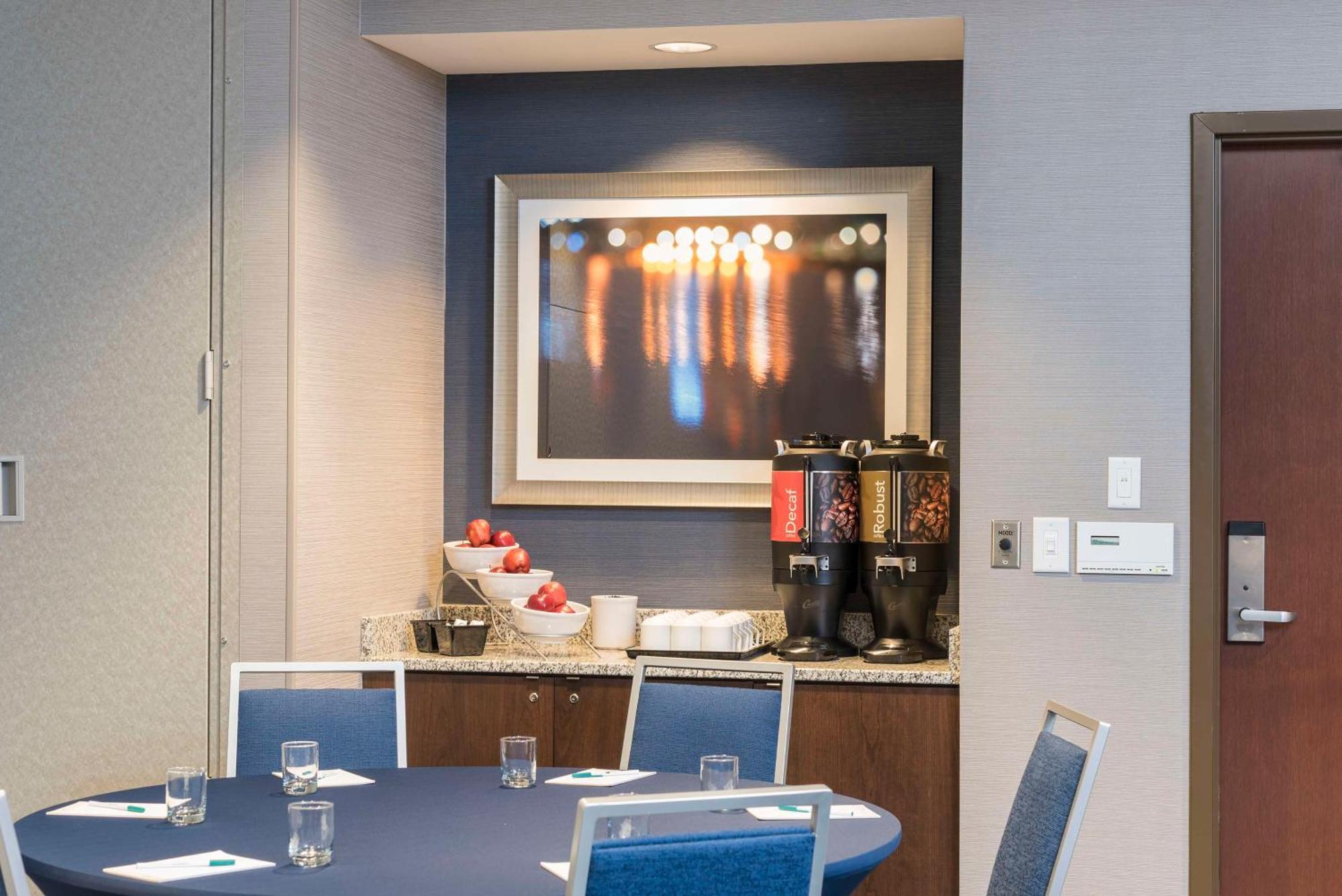 Hotel Homewood By Hilton Downtown Grand Rapids