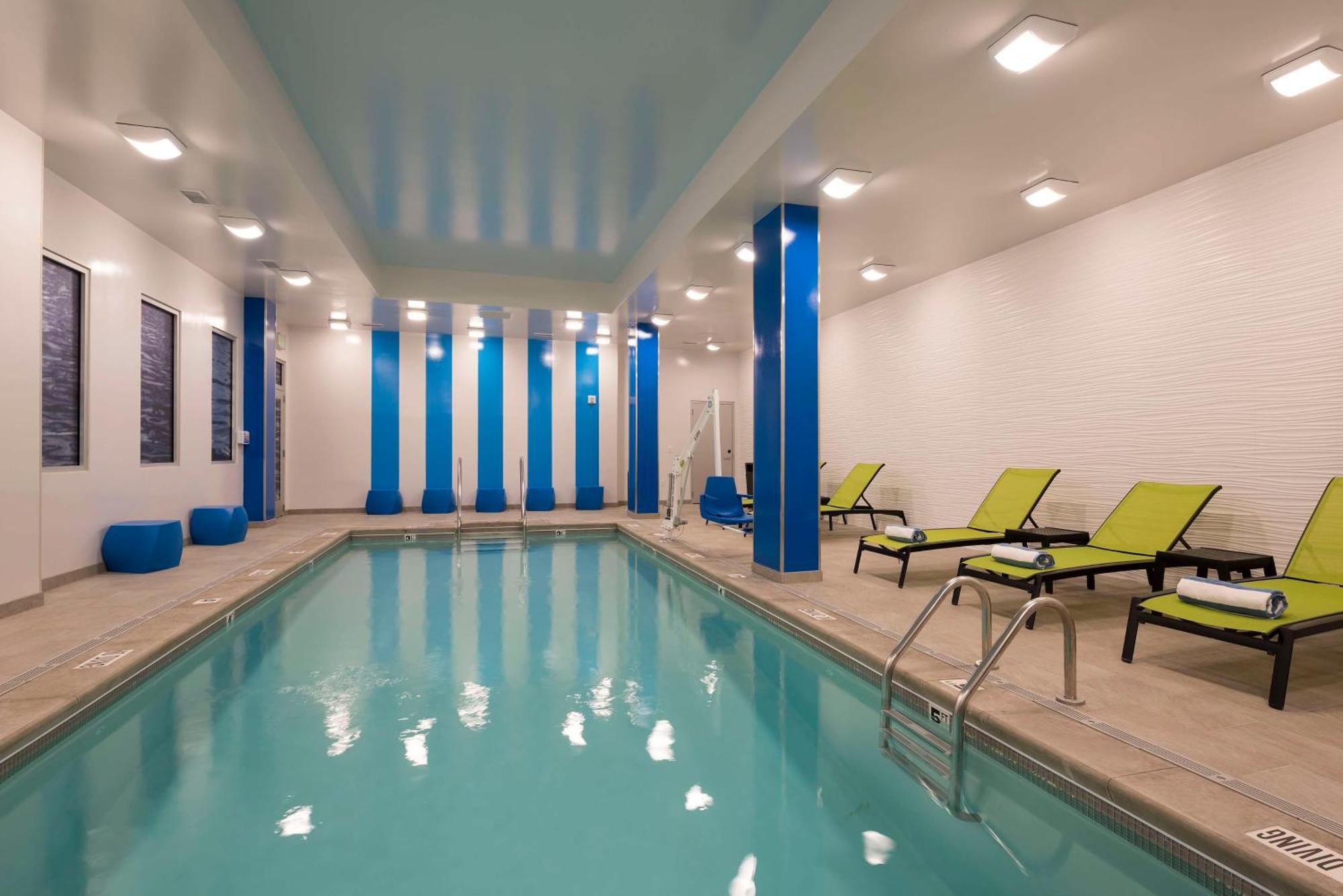 Hotel Homewood By Hilton Downtown