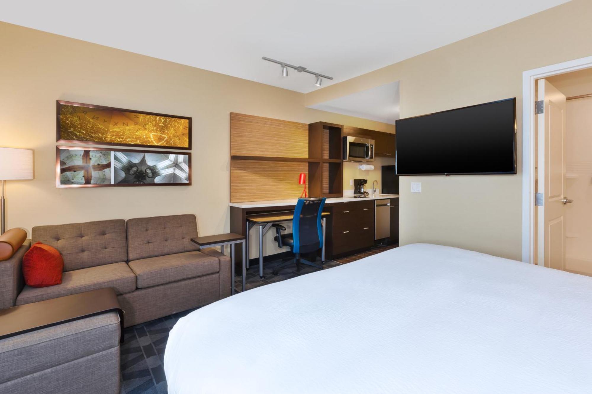 Towneplace By Marriott Airport Southeast Hotel