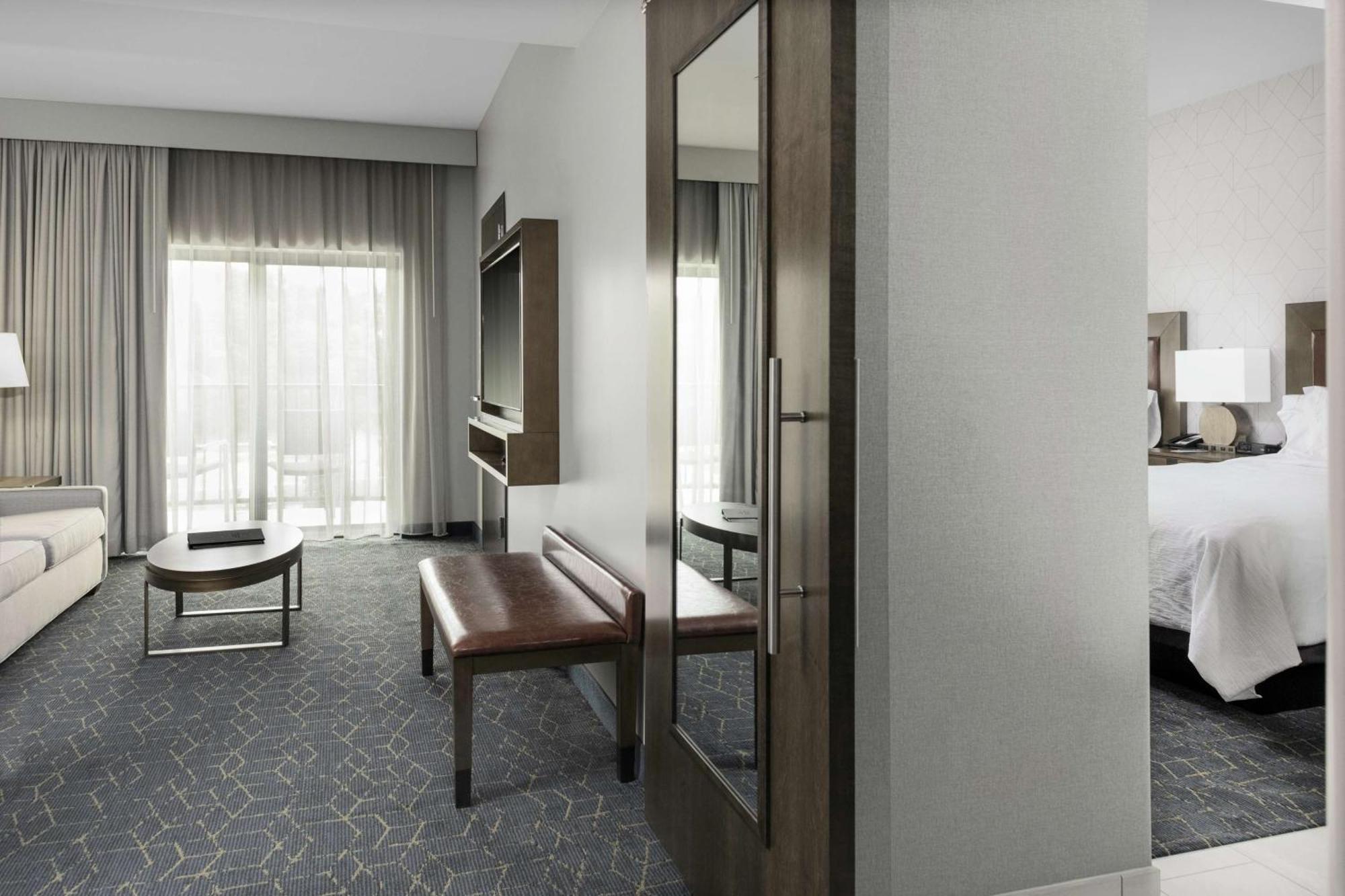 Hotel Embassy By Hilton Downtown 4*