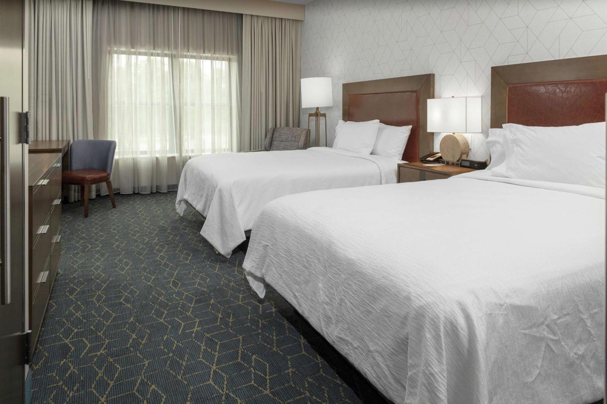Hotel Embassy By Hilton Downtown 4*