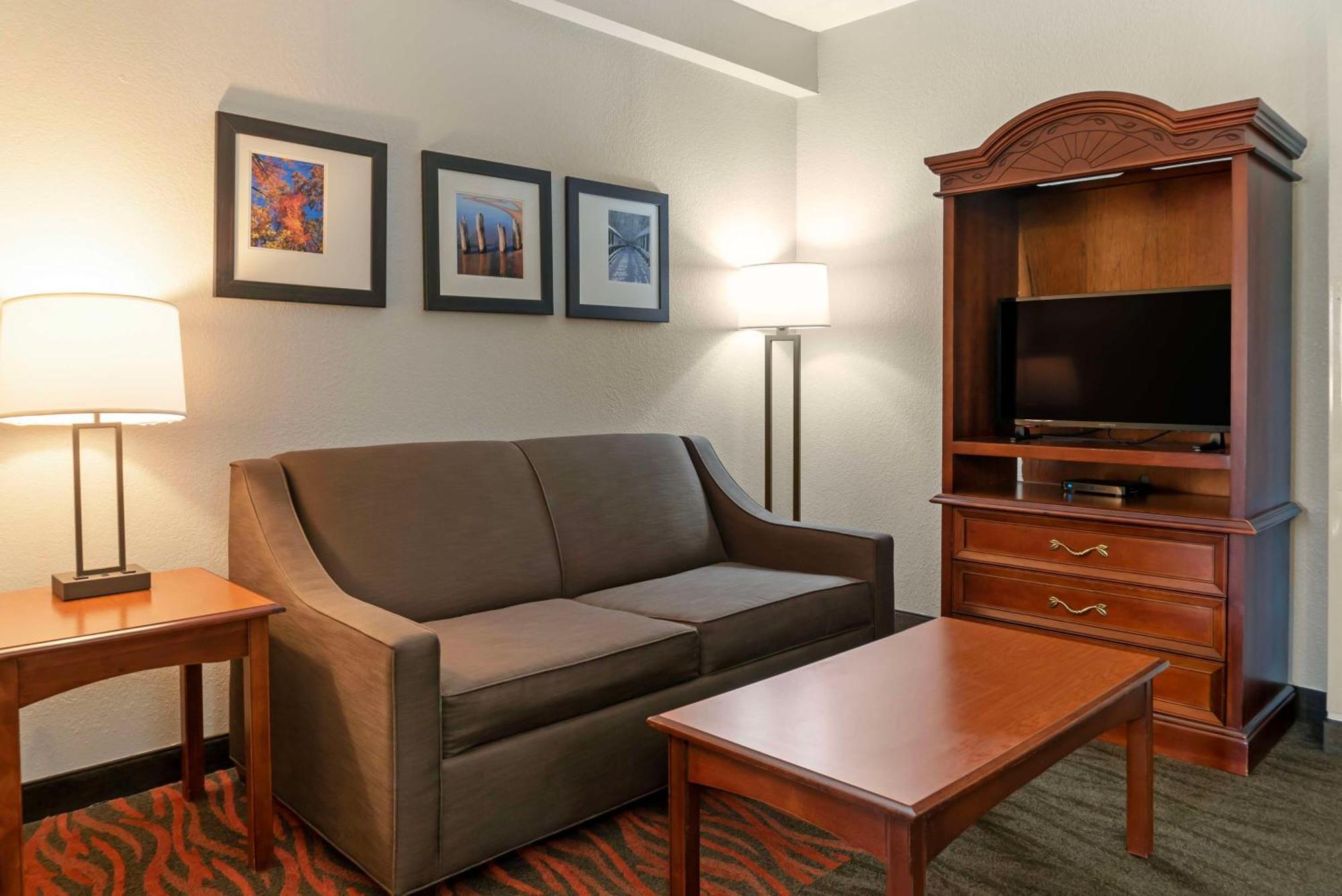 Hotel Western Executive & Grand Rapids