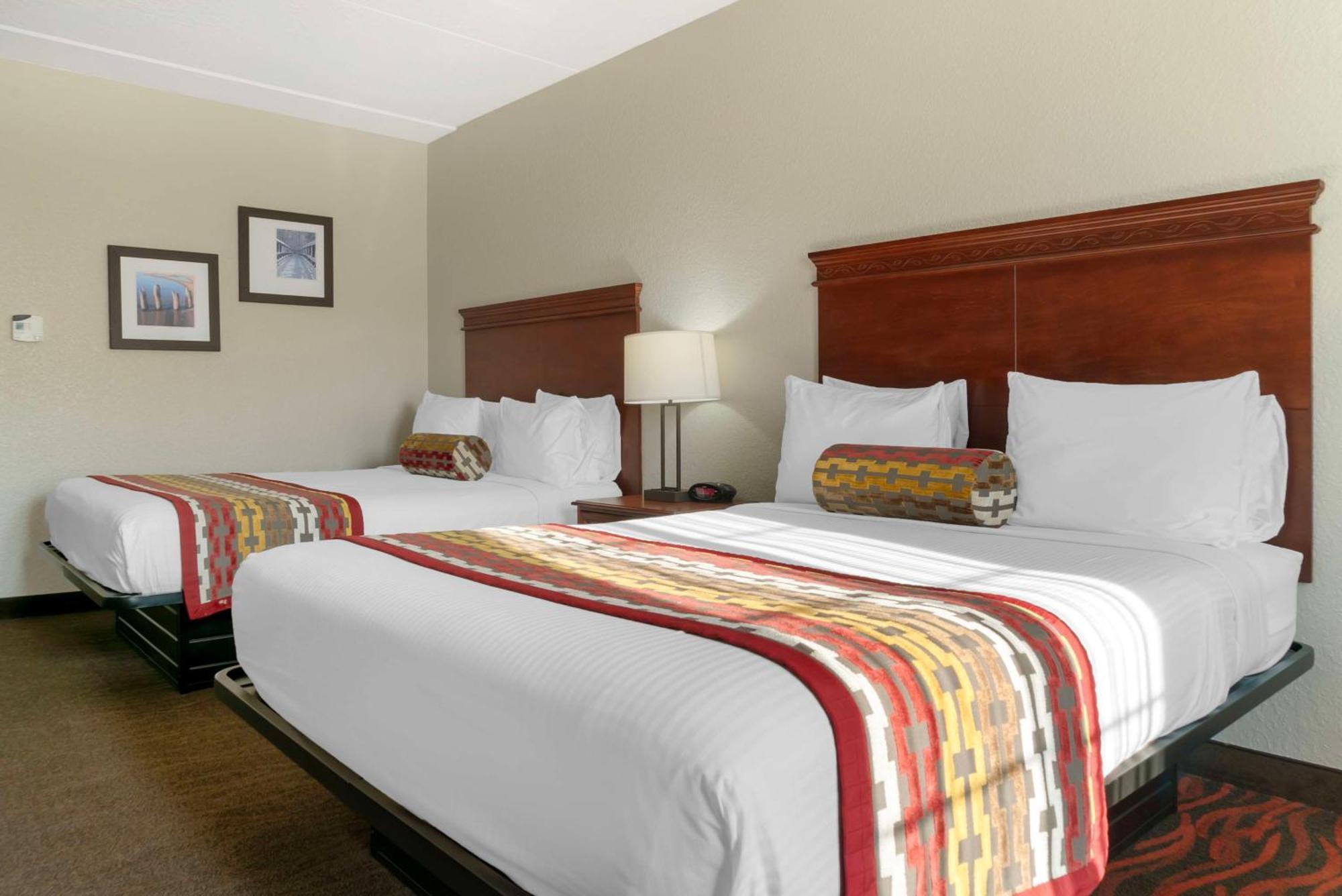 Western Executive & Hotel 3*