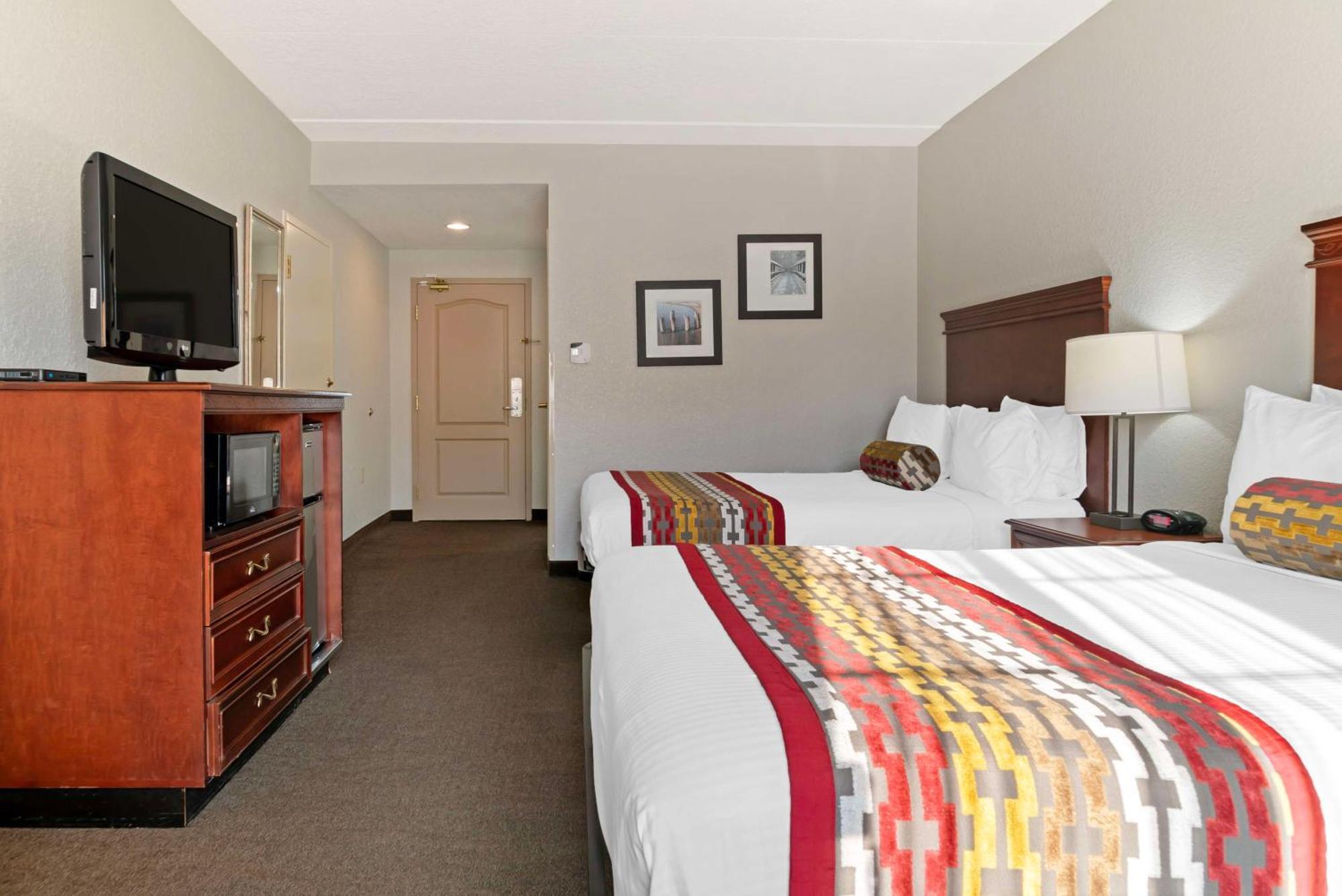 Hotel Western Executive & Grand Rapids