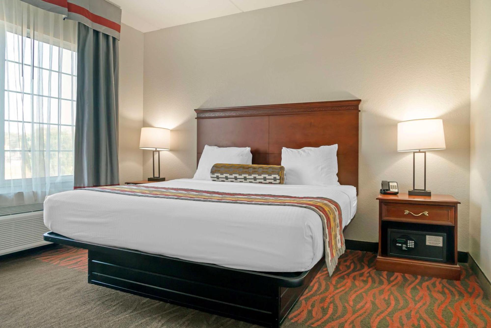 Hotel Western Executive & Grand Rapids